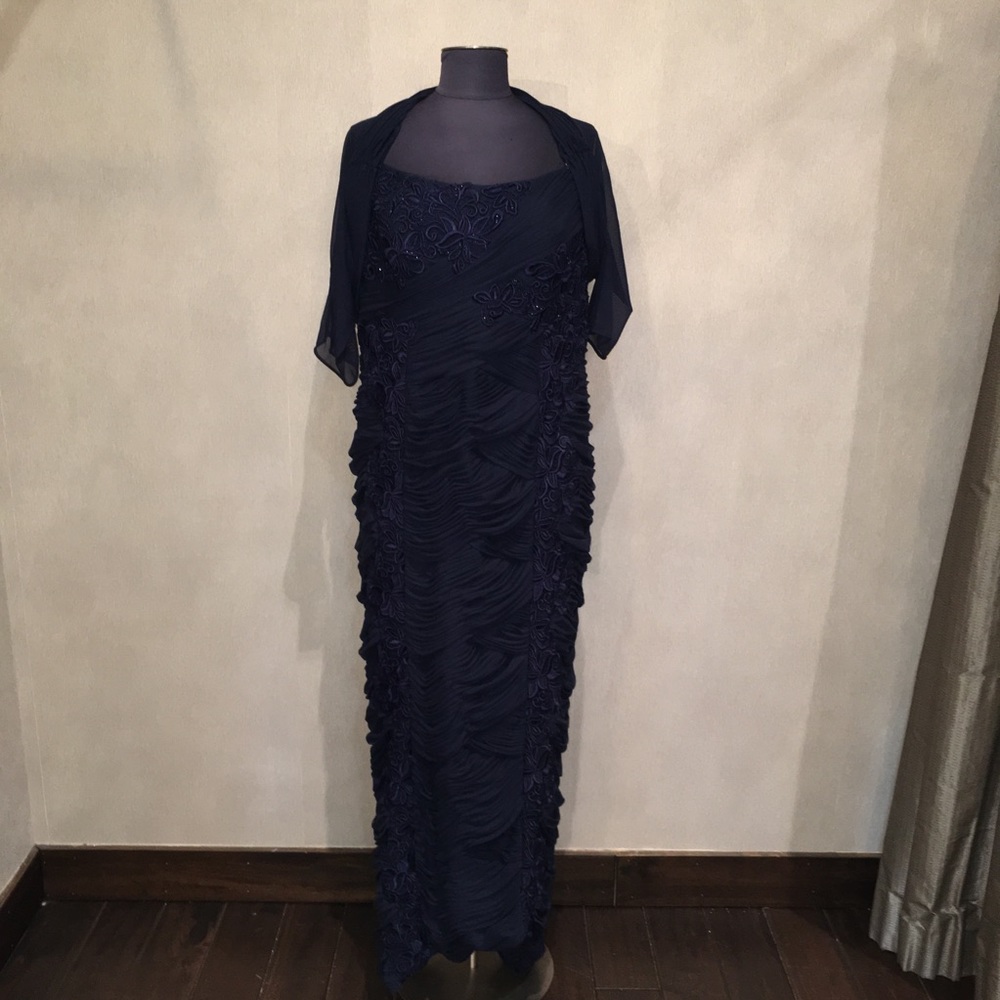 Daymor Size 18 Gown